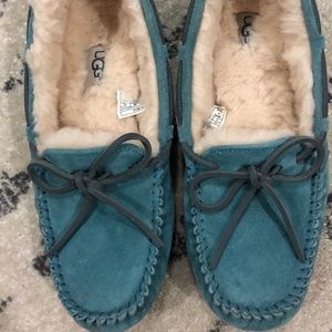 Ugg Blue Dakota Slipper Size 8!